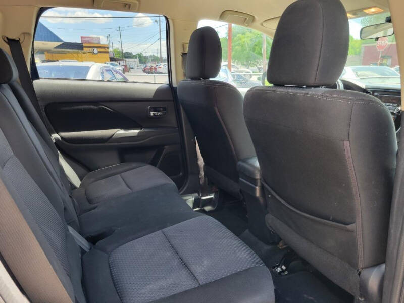 2016 Mitsubishi Outlander ES