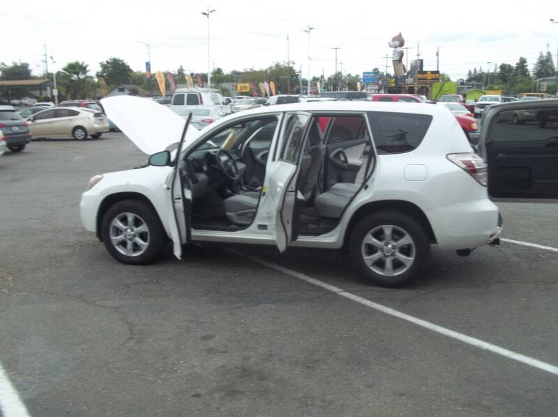 2013 Toyota RAV4 EV photo 52