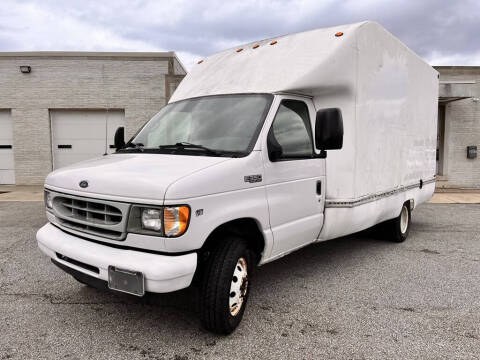 2002 Ford E-Series for sale at AUTOTX CAR SALES inc. in North Randall OH