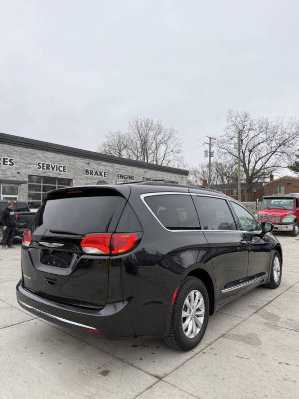 2017 Chrysler Pacifica Touring-L