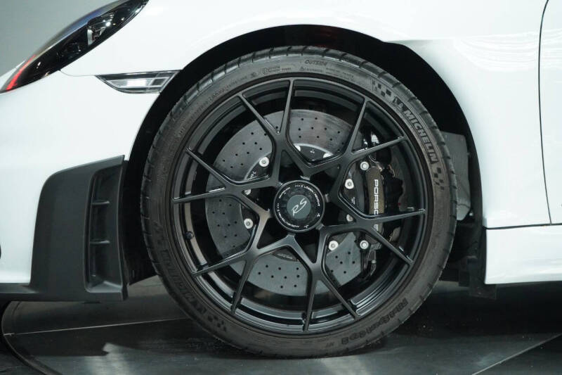 2023 Porsche 718 Cayman GT4 RS