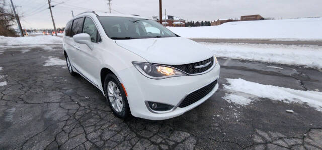 2020 Chrysler Pacifica for sale at URIEL's AUTOMOTIVE LLC in Middletown, OH