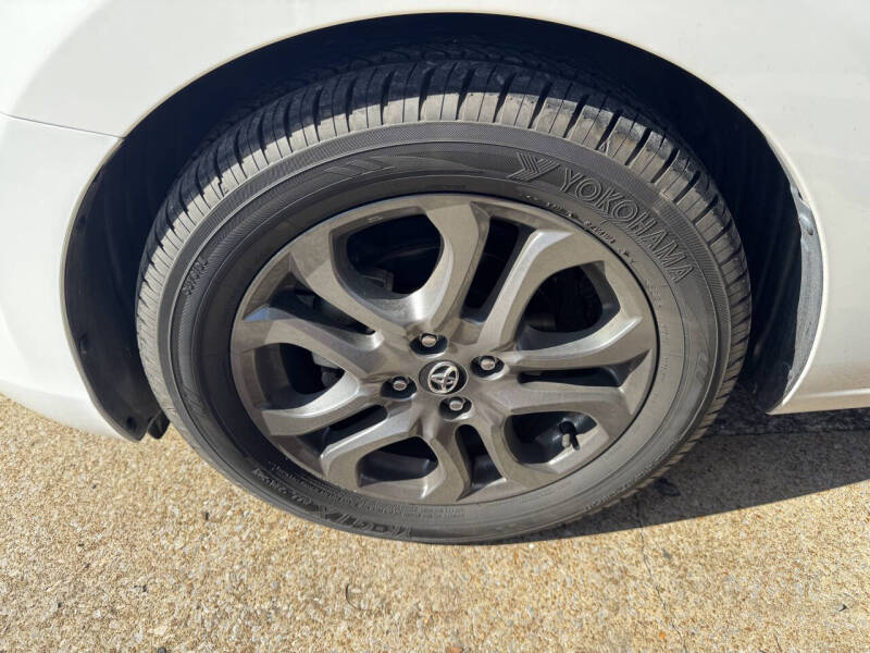 2020 Toyota Yaris Hatchback XLE