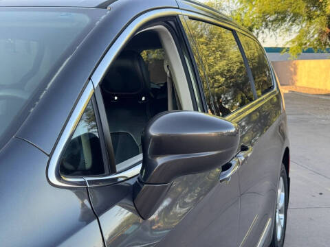 2017 Chrysler Pacifica Touring-L Plus