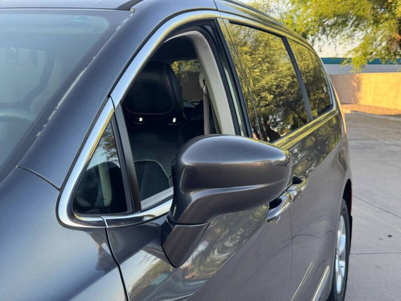 2017 Chrysler Pacifica Touring-L Plus