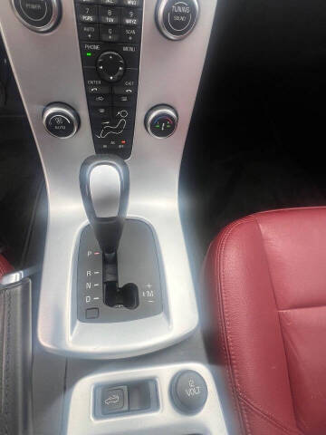 2011 Volvo C70 T5