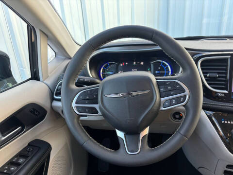 2024 Chrysler Pacifica Plug-In Hybrid Select