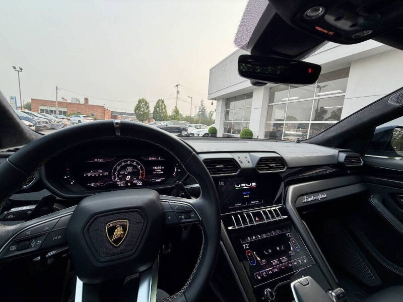 2022 Lamborghini Urus