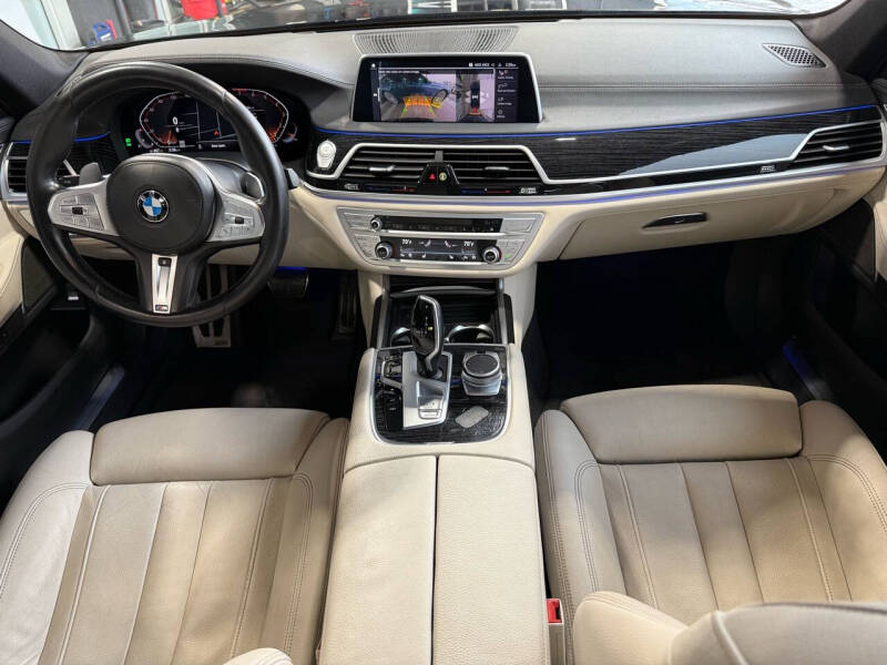 2022 BMW 7 Series 740i photo 20