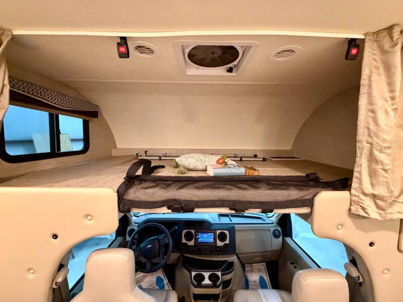 2021 Thor Motor Coach Chateau 28Z