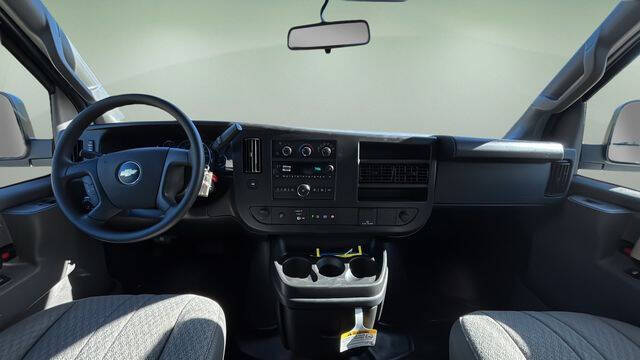 2025 Chevrolet Express 2500
