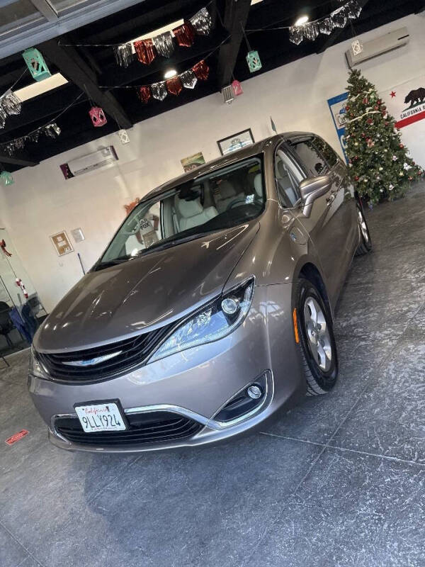 2018 Chrysler Pacifica Hybrid Touring Plus