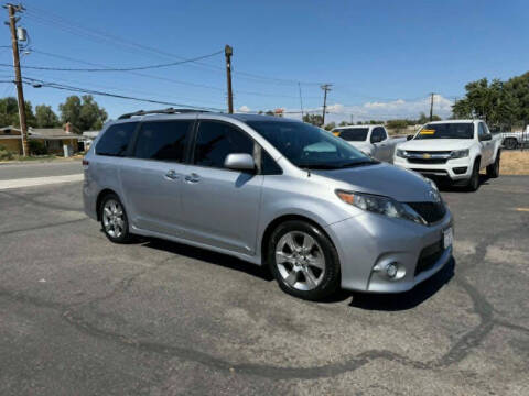 2013 Toyota Sienna SE 8-Passenger