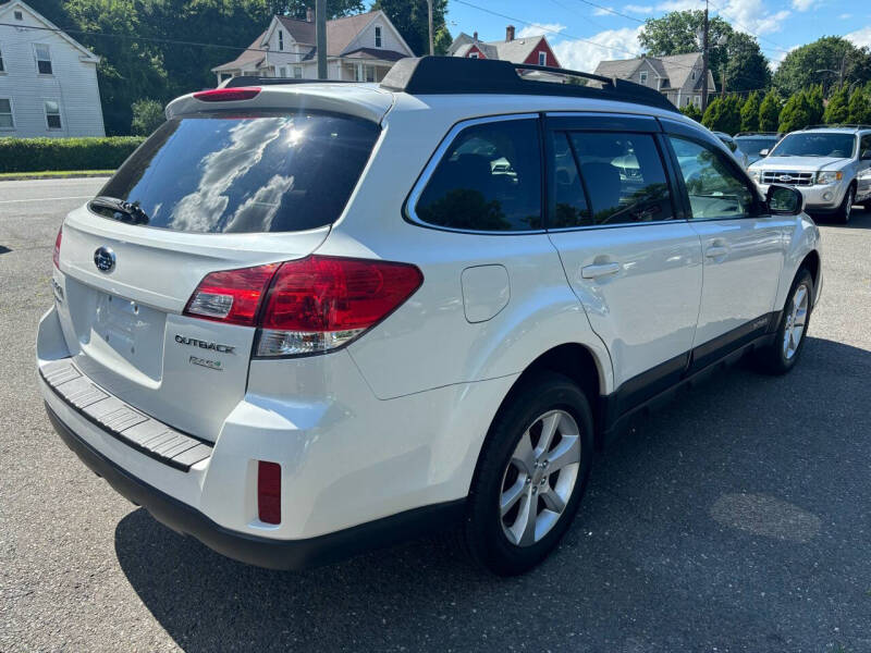 2013 Subaru Outback Premium photo 5