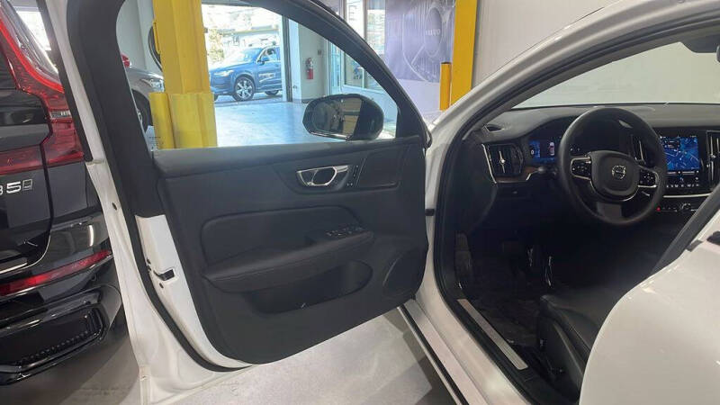 2025 Volvo S60 B5 Plus