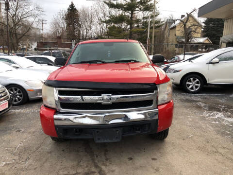 2007 Chevrolet Silverado 1500 for sale at Six Brothers Mega Lot in Youngstown OH