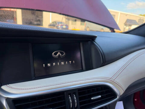 2017 Infiniti QX30 Premium