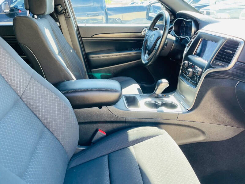 2019 Jeep Grand Cherokee Laredo