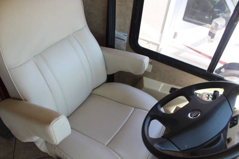2014 Winnebago Forza 38R 340hp Cummins Diesel