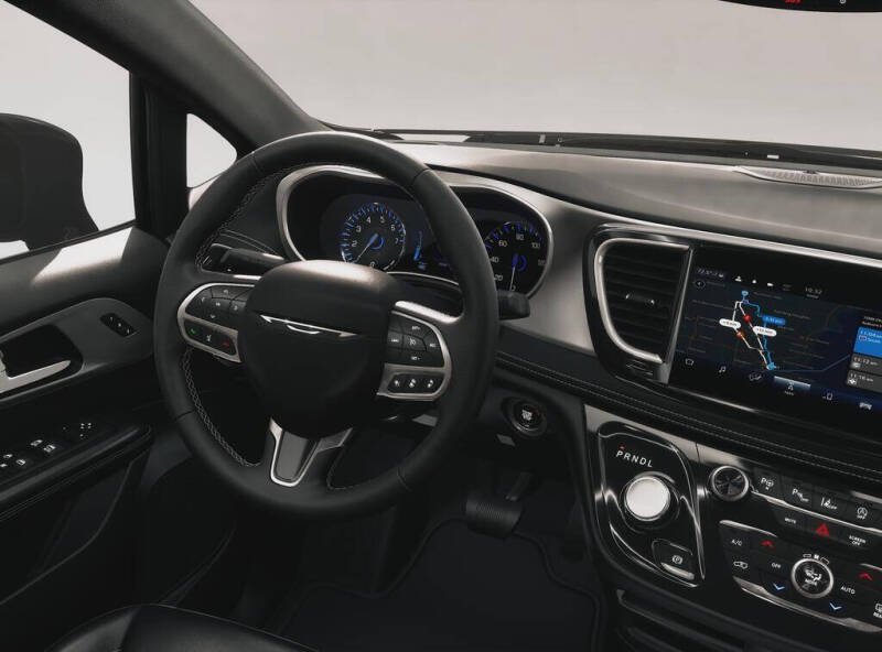 2027 Chrysler Pacifica Select