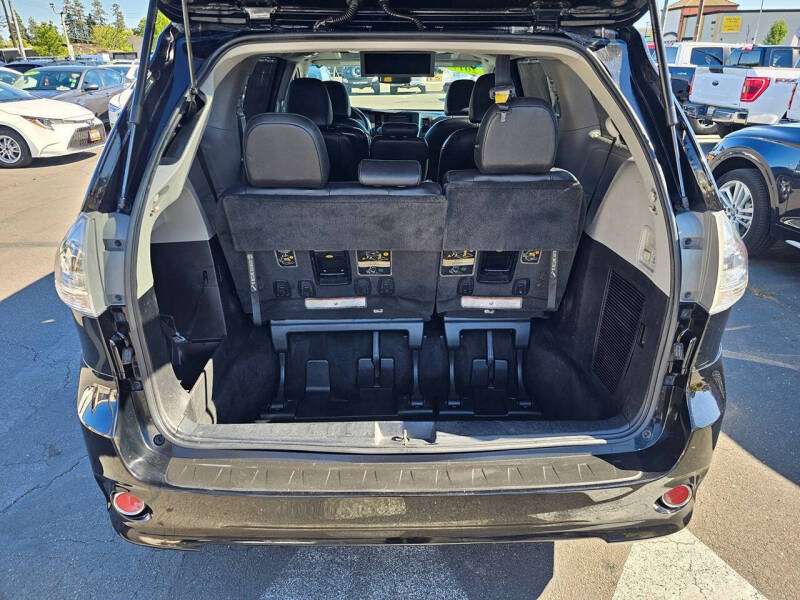 2017 Toyota Sienna SE Premium 8-Passenger