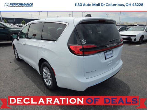 2027 Chrysler Pacifica Select