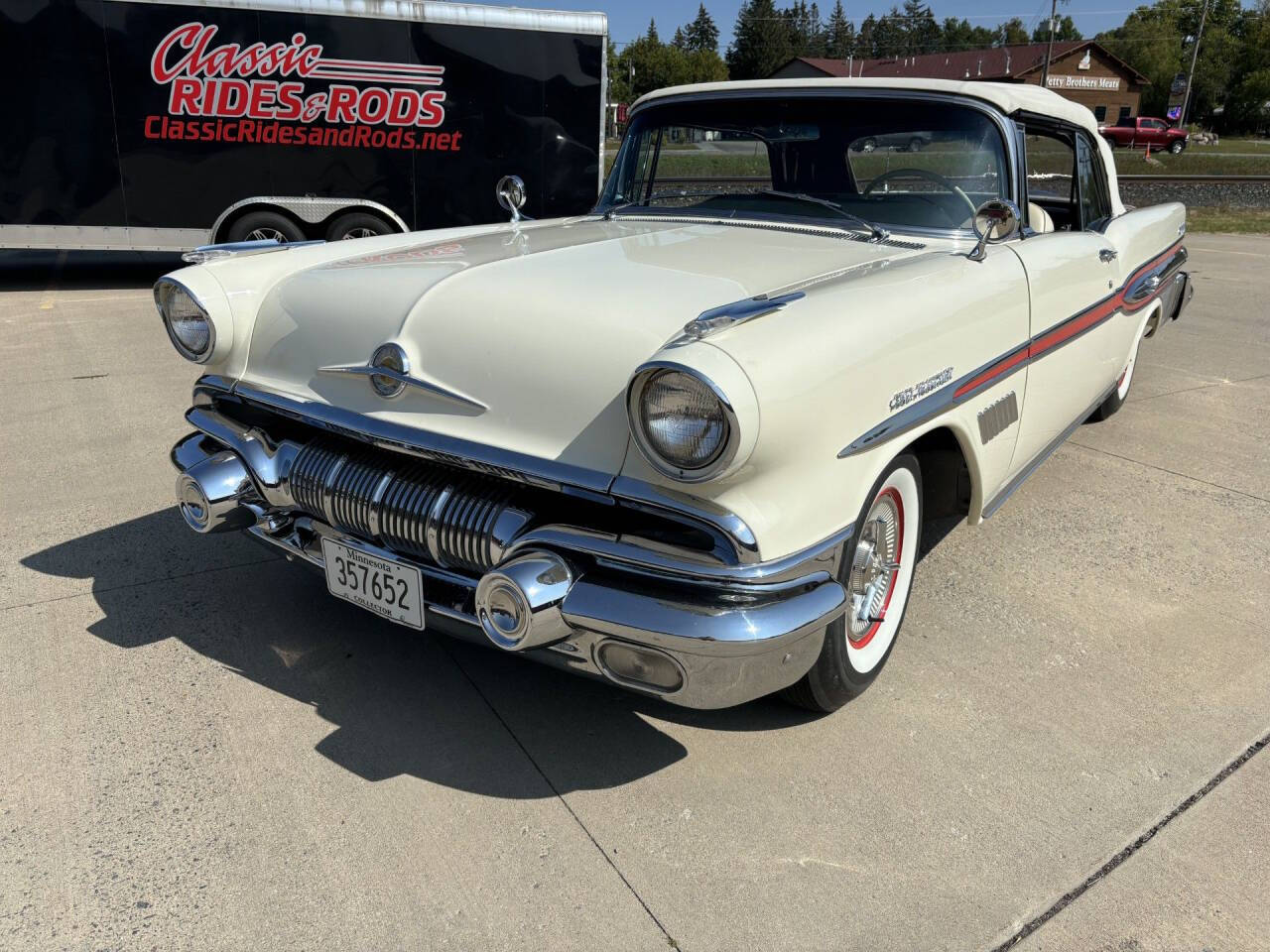 1957 Pontiac Bonneville 11