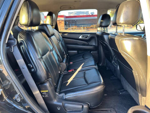 2017 Nissan Pathfinder SL