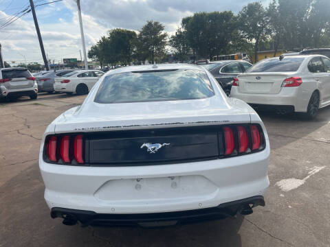 2022 Ford Mustang EcoBoost