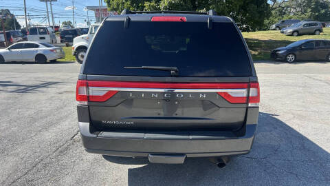 2017 Lincoln Navigator Select