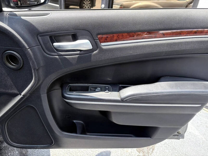 2012 Chrysler 300 Limited
