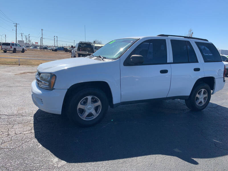 2004 Chevrolet TrailBlazer for sale at AJOULY AUTO SALES in Moore OK