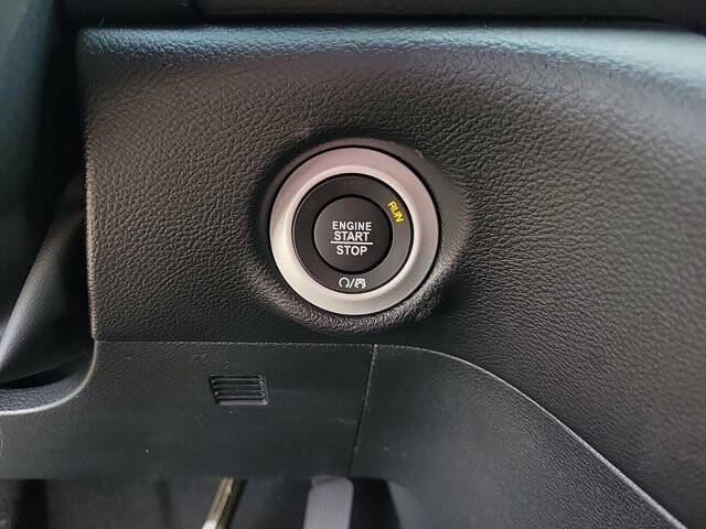 2025 Chrysler Voyager LX