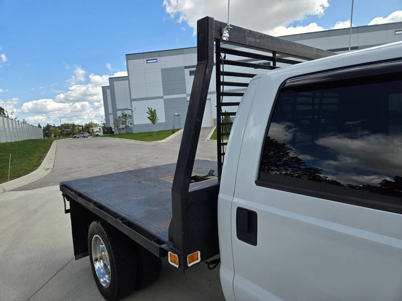 2004 Ford F-550 Super Duty 38