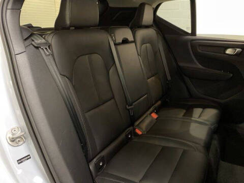 2025 Volvo XC40 B5 Plus Bright Theme
