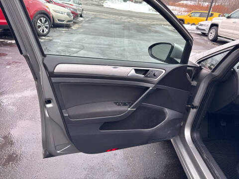 2017 Volkswagen Golf TSI S