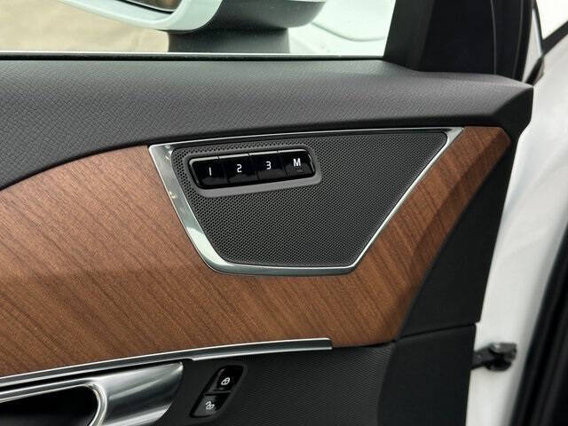 2025 Volvo XC90 T8 Plus Bright Theme 7P