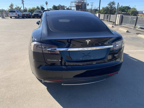 2016 Tesla Model S 70D