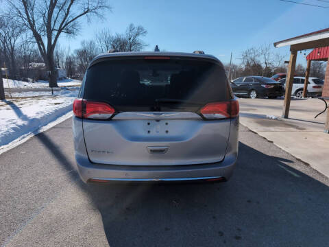 2017 Chrysler Pacifica Touring Plus