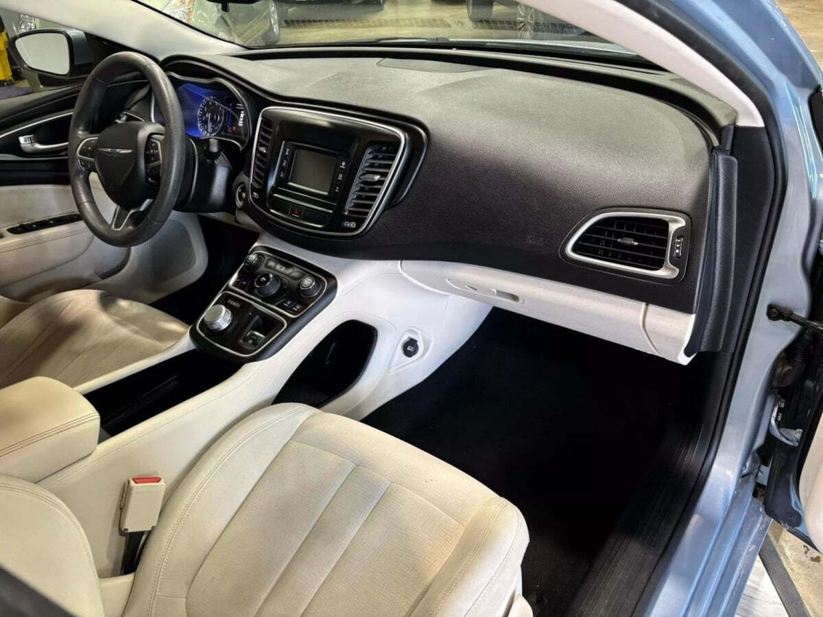 2015 Chrysler 200 for sale at IMD MOTORS, INC in Dallas, TX