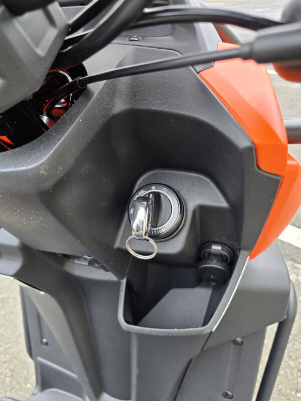 2027 Supermach Tank 200cc EFI w/Audio