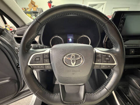 2022 Toyota Highlander LE