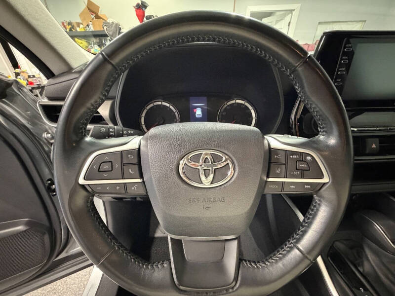 2022 Toyota Highlander LE