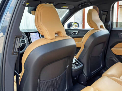 2023 Volvo XC60 B5 Ultimate Bright Theme