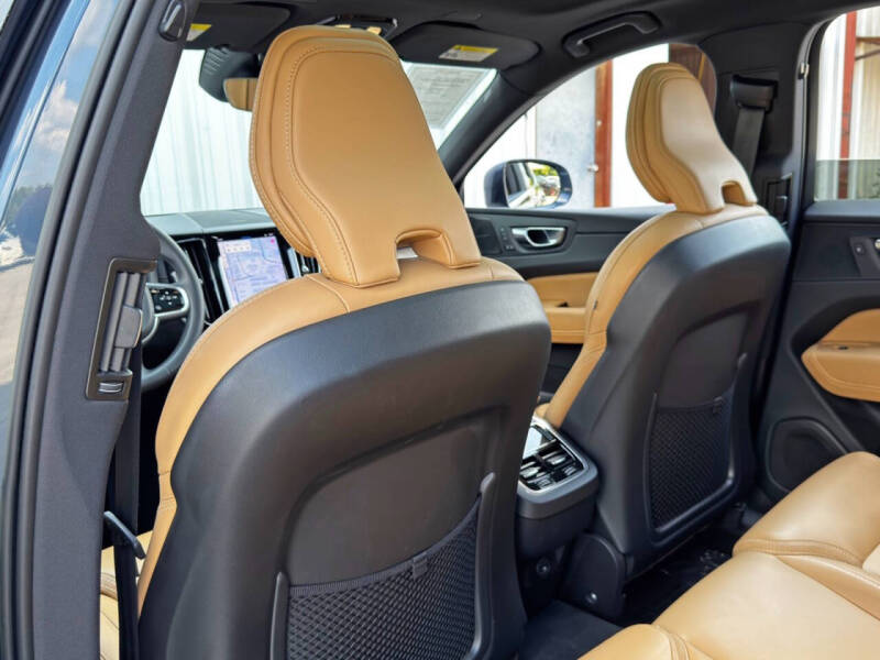 2023 Volvo XC60 B5 Ultimate Bright Theme