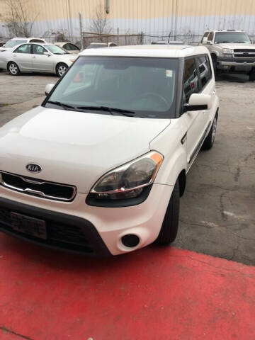 2012 Kia Soul for sale at LAKE CITY AUTO SALES in Forest Park GA