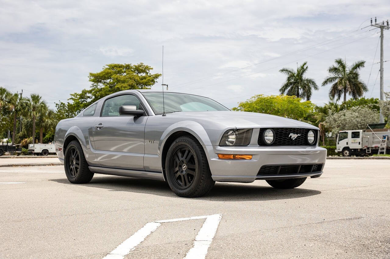 2006 Ford Mustang 2