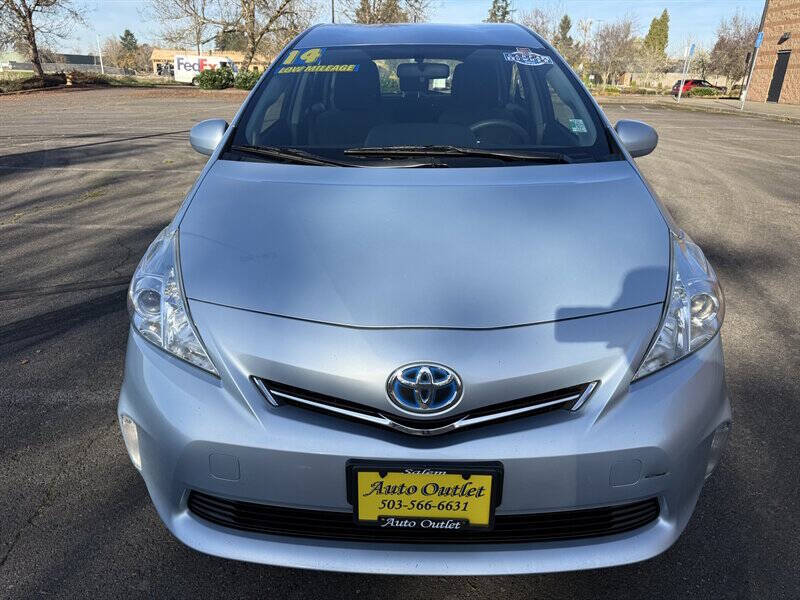 2014 Toyota Prius v Two