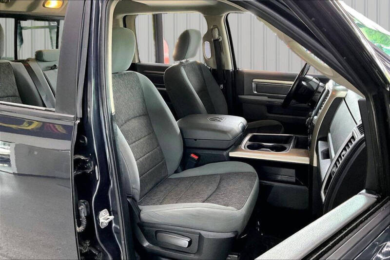 2017 RAM 1500 SLT