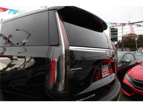 2023 Cadillac Escalade ESV Luxury